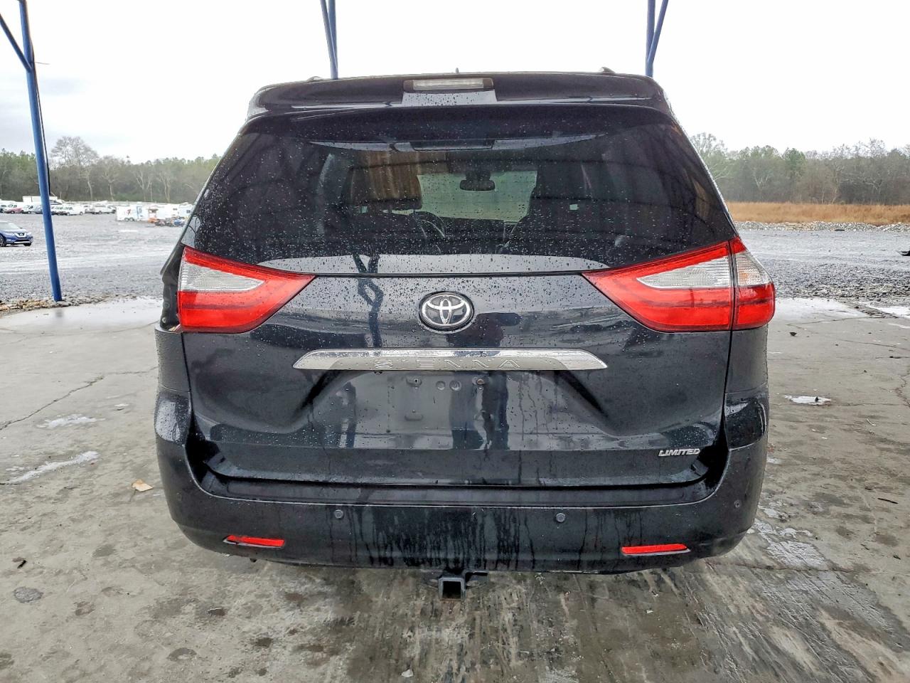 2015 TOYOTA SIENNA XLE photo 11