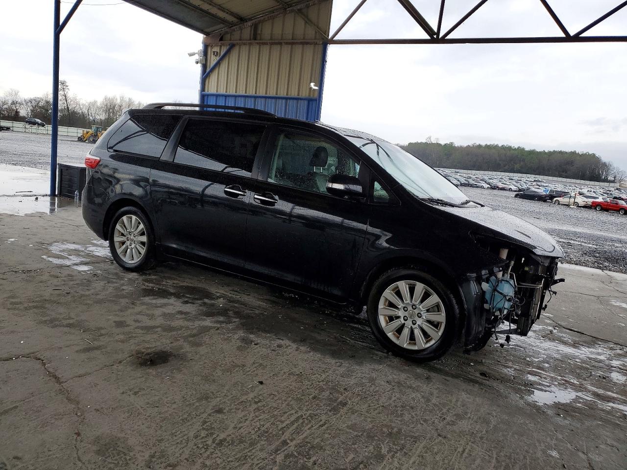 2015 TOYOTA SIENNA XLE photo 7