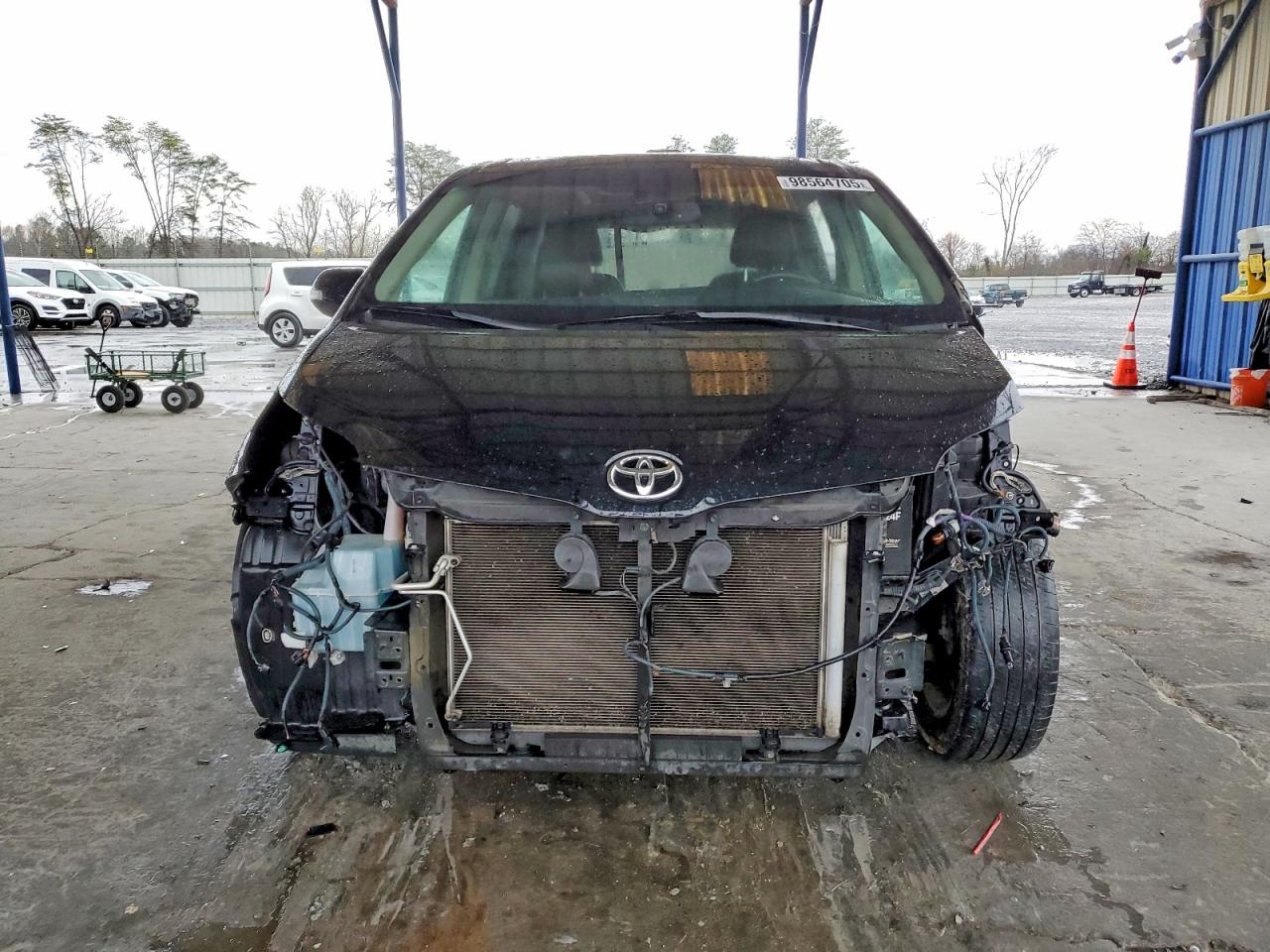 2015 TOYOTA SIENNA XLE photo 9