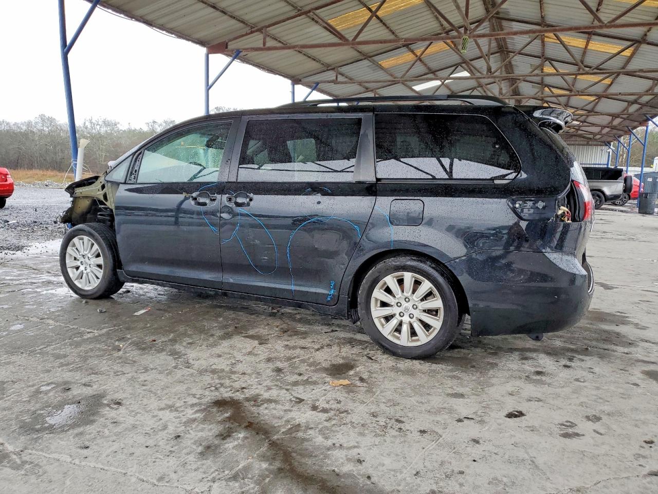 2015 TOYOTA SIENNA XLE photo 3
