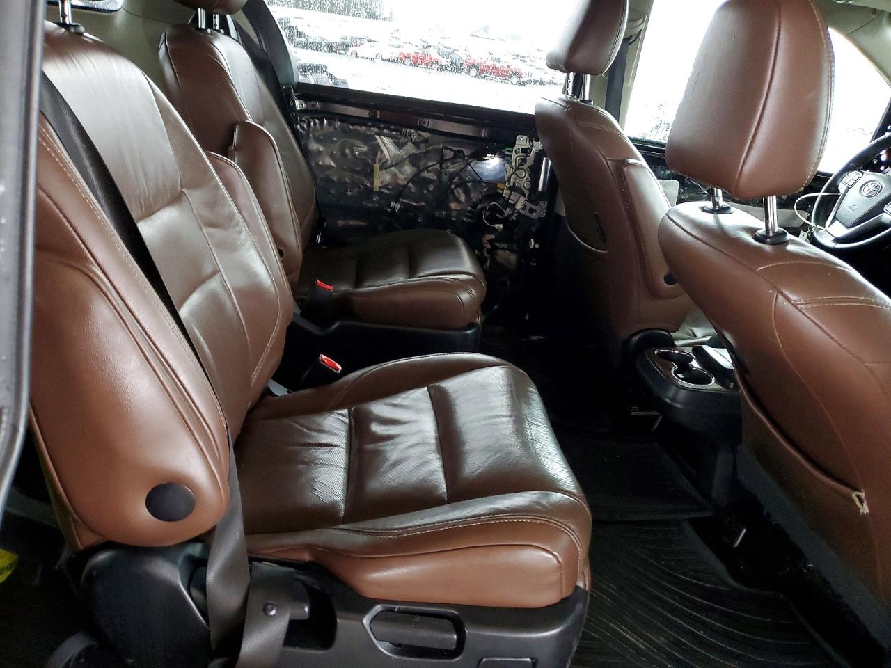 2015 TOYOTA SIENNA XLE photo 19