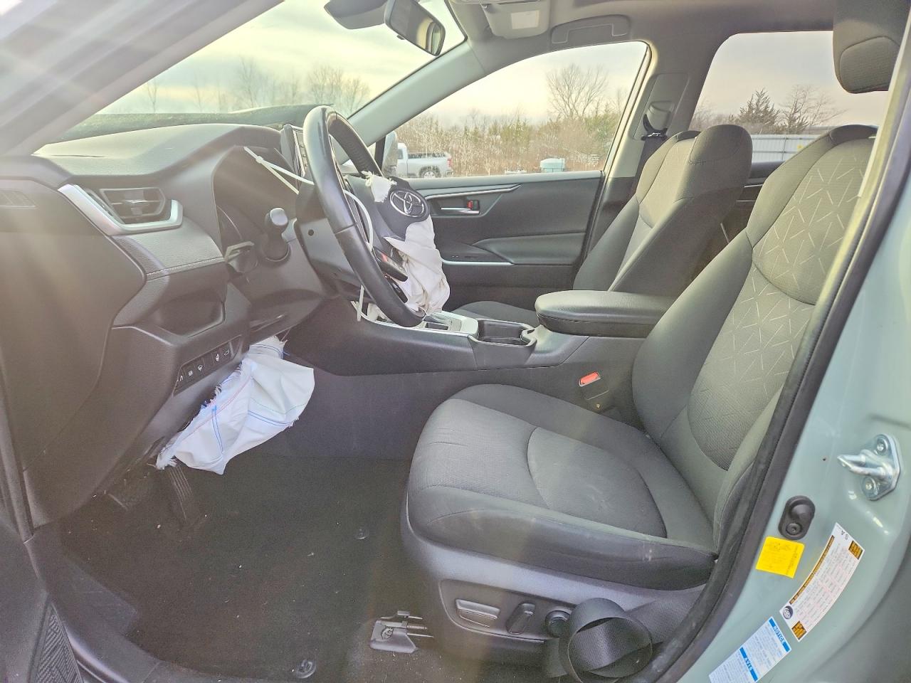 2019 TOYOTA RAV4 XLE photo 7