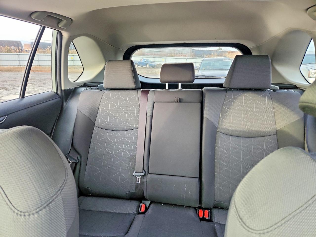 2019 TOYOTA RAV4 XLE photo 10