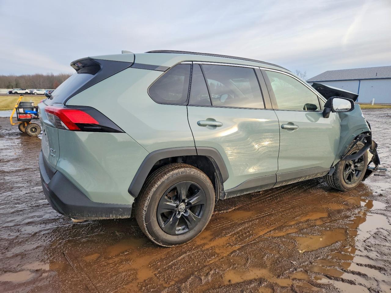 2019 TOYOTA RAV4 XLE photo 3