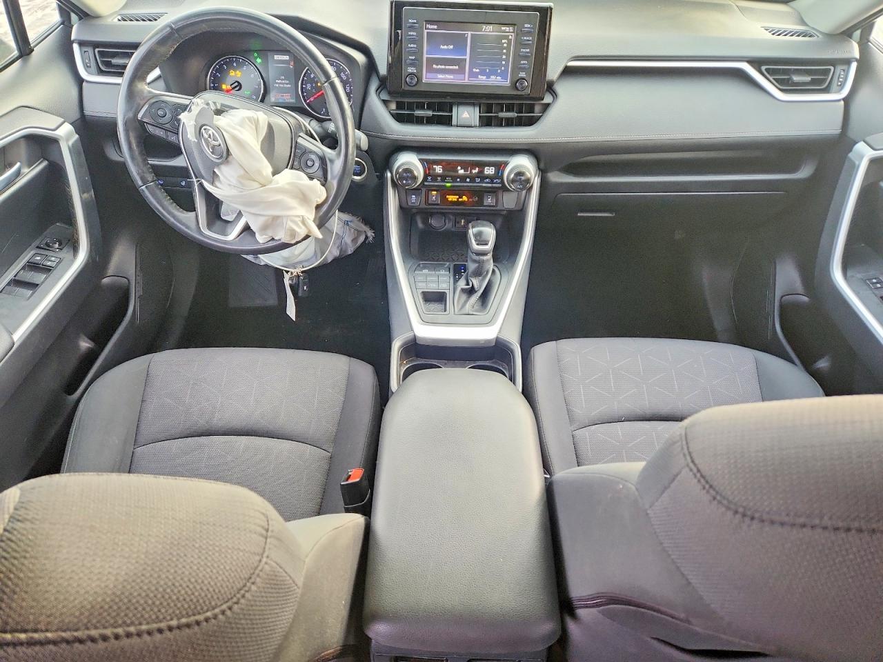 2019 TOYOTA RAV4 XLE photo 8