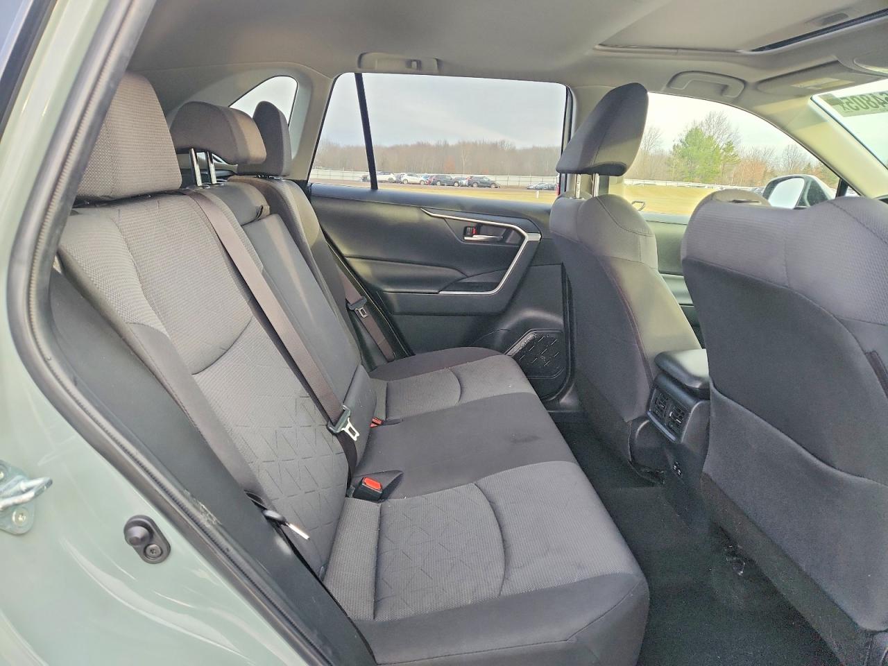 2019 TOYOTA RAV4 XLE photo 11