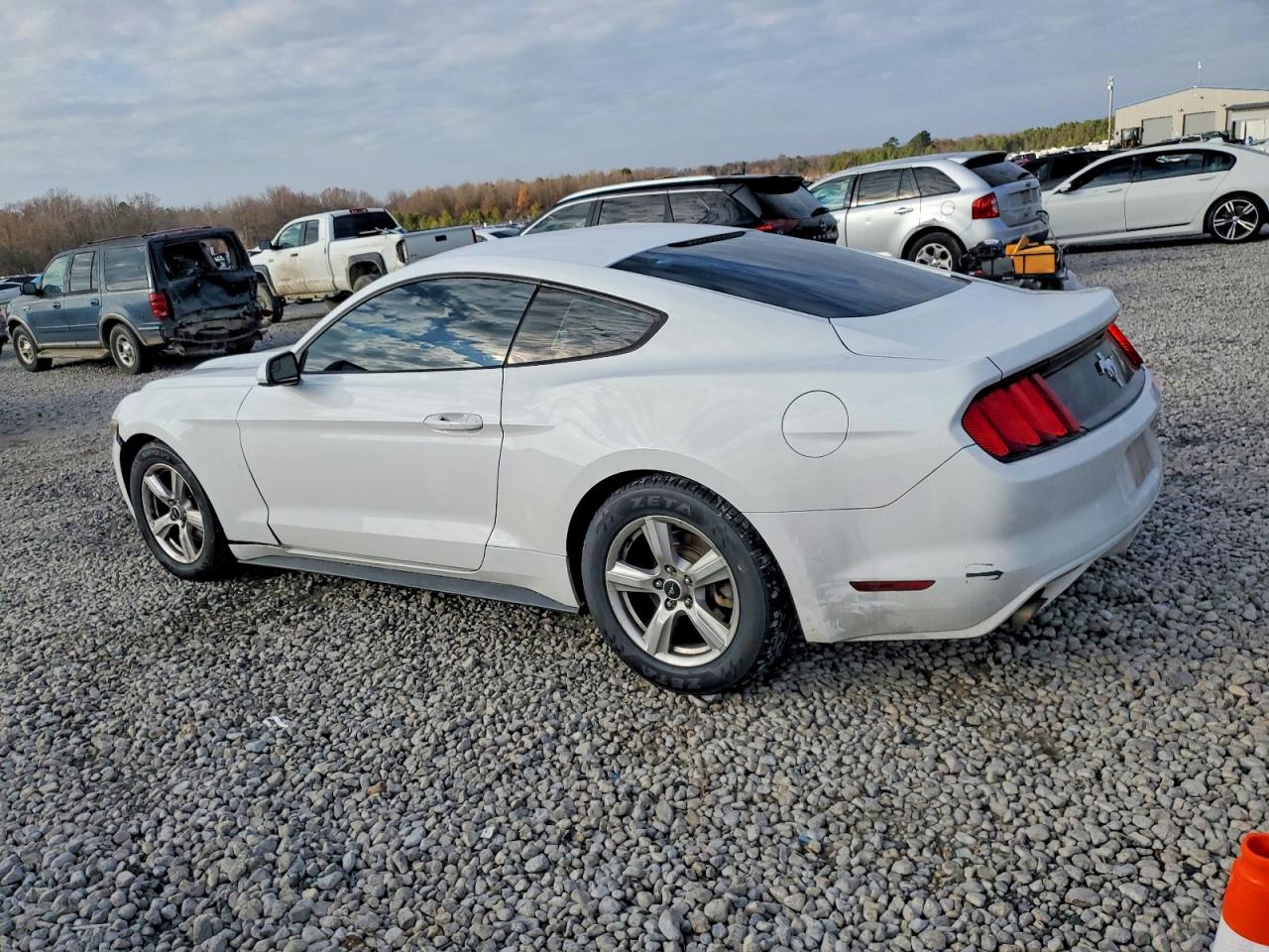 2017 FORD MUSTANG photo 2