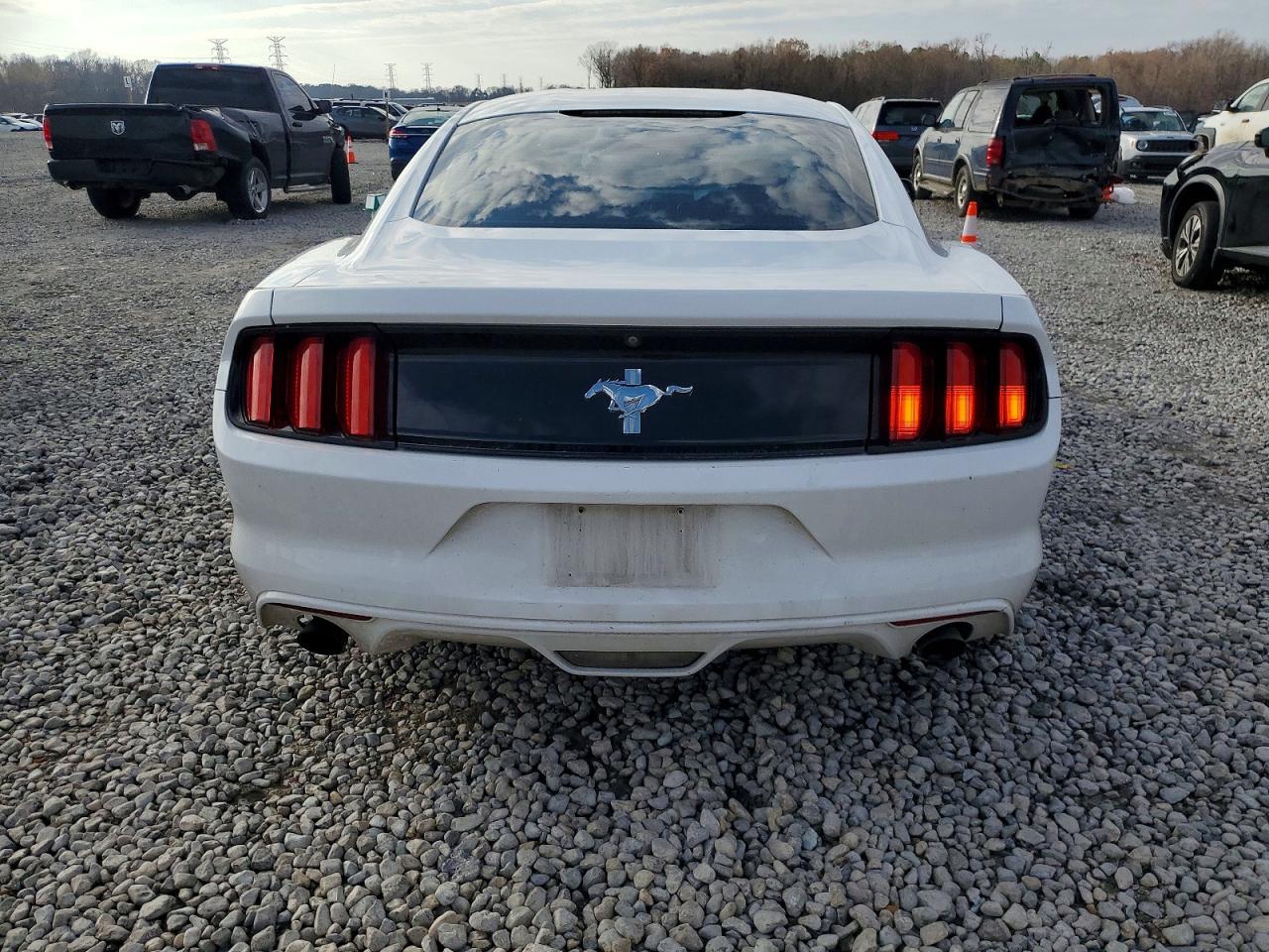 2017 FORD MUSTANG photo 6