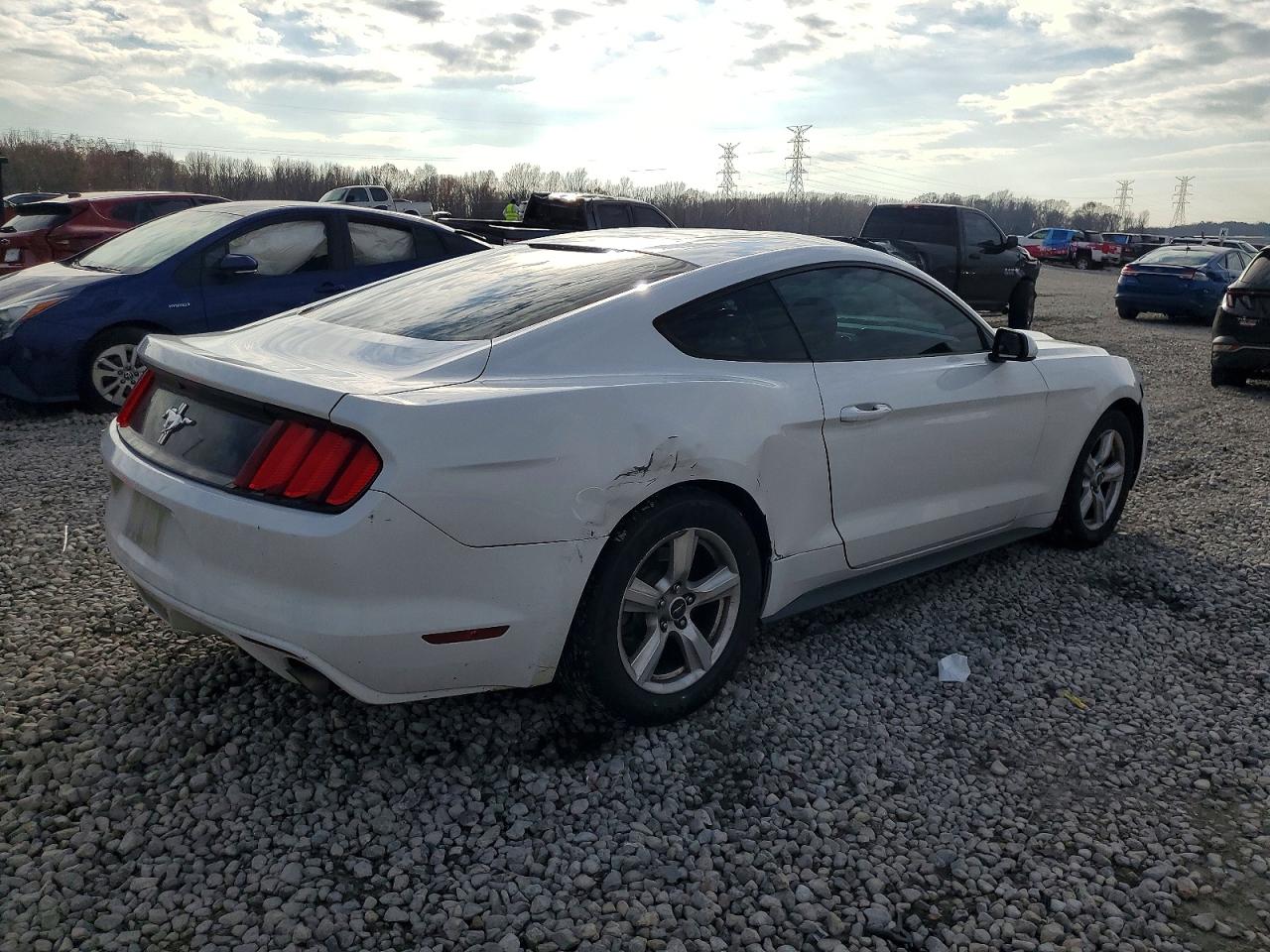 2017 FORD MUSTANG photo 3