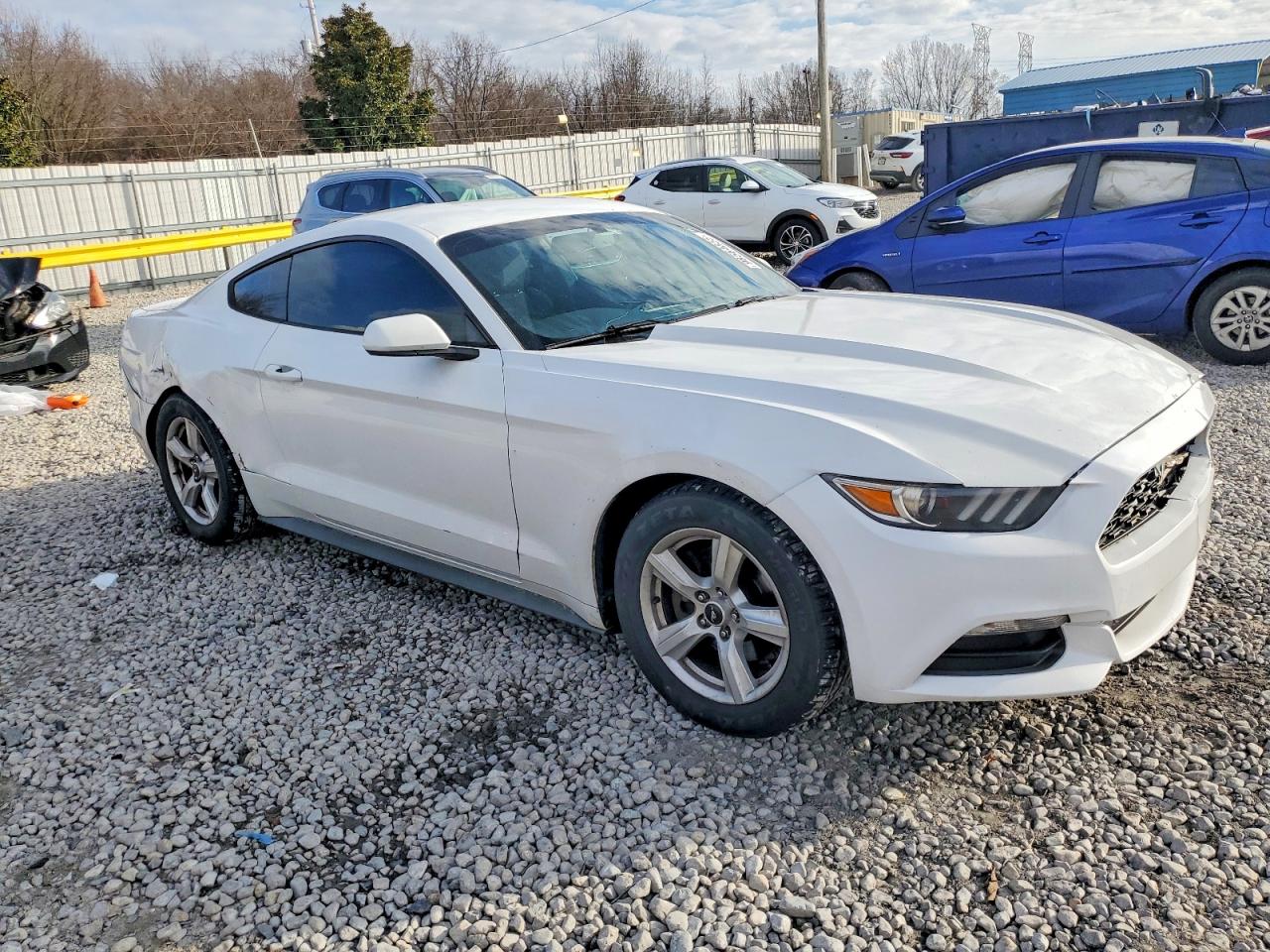 2017 FORD MUSTANG photo 4