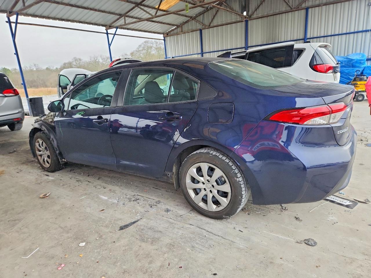 2021 TOYOTA COROLLA LE photo 2