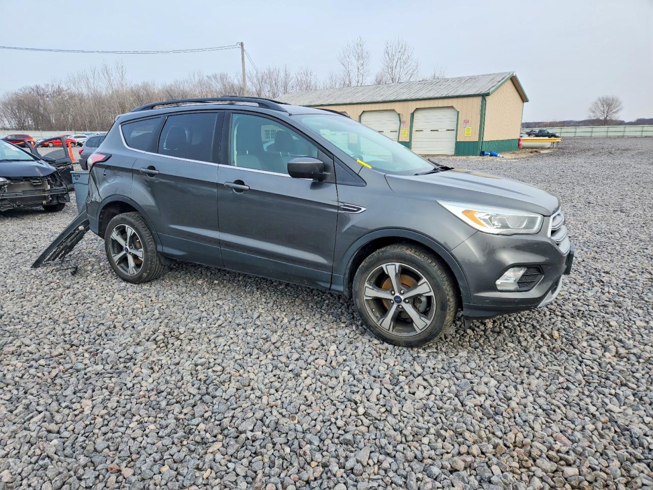 2017 FORD ESCAPE SE photo 4