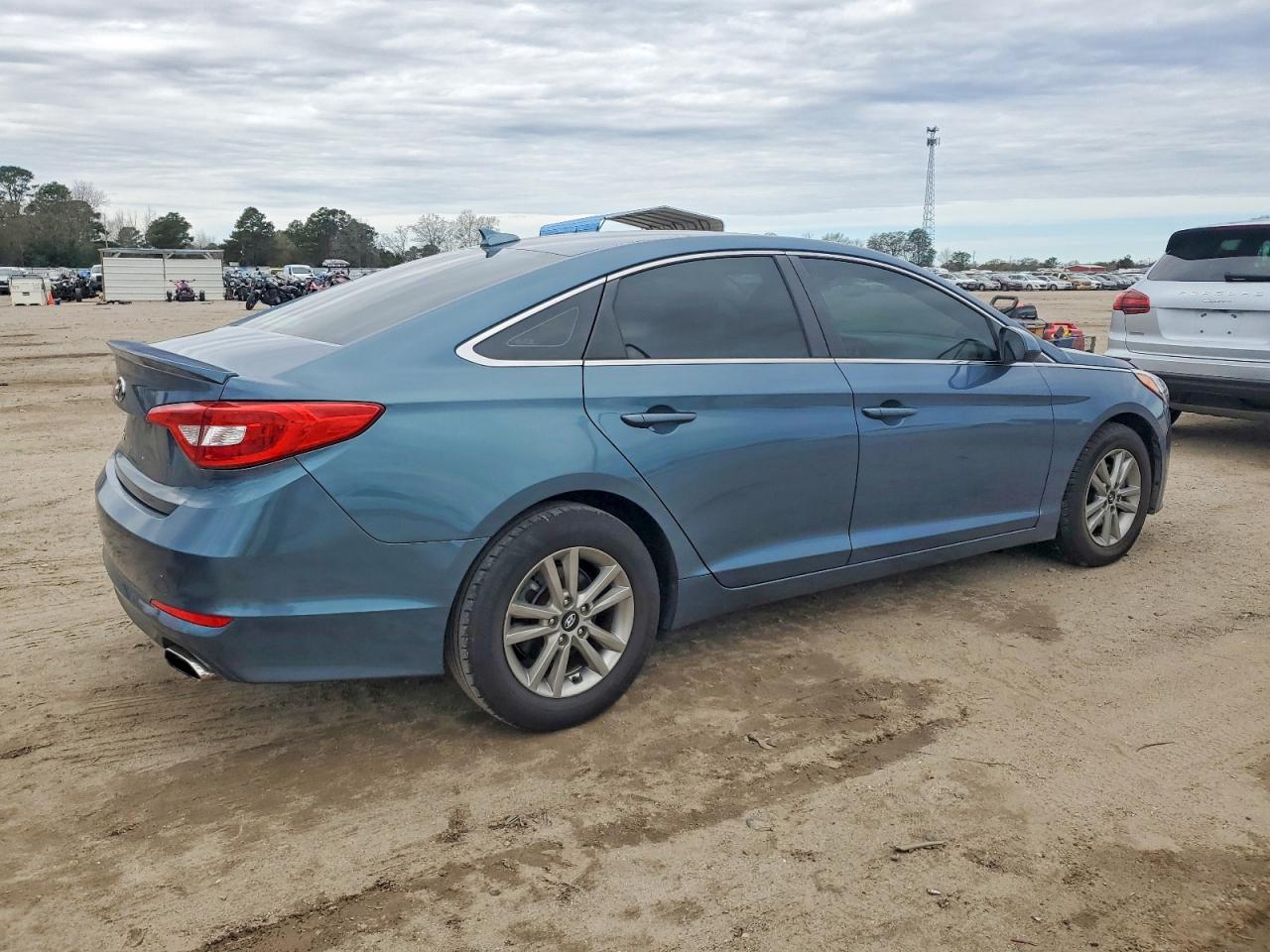 2015 HYUNDAI SONATA SE photo 5