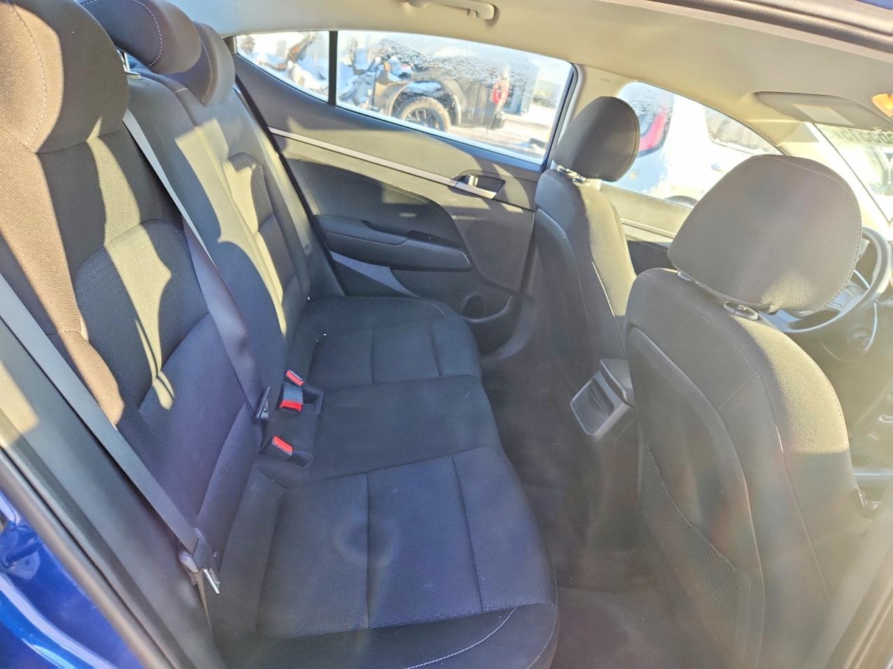 2017 HYUNDAI ELANTRA SE photo 10