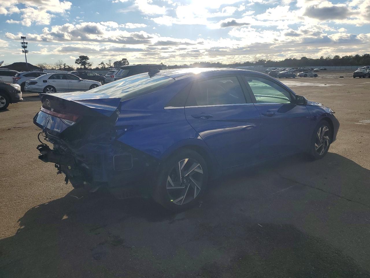 2024 HYUNDAI ELANTRA LIMITED photo 3