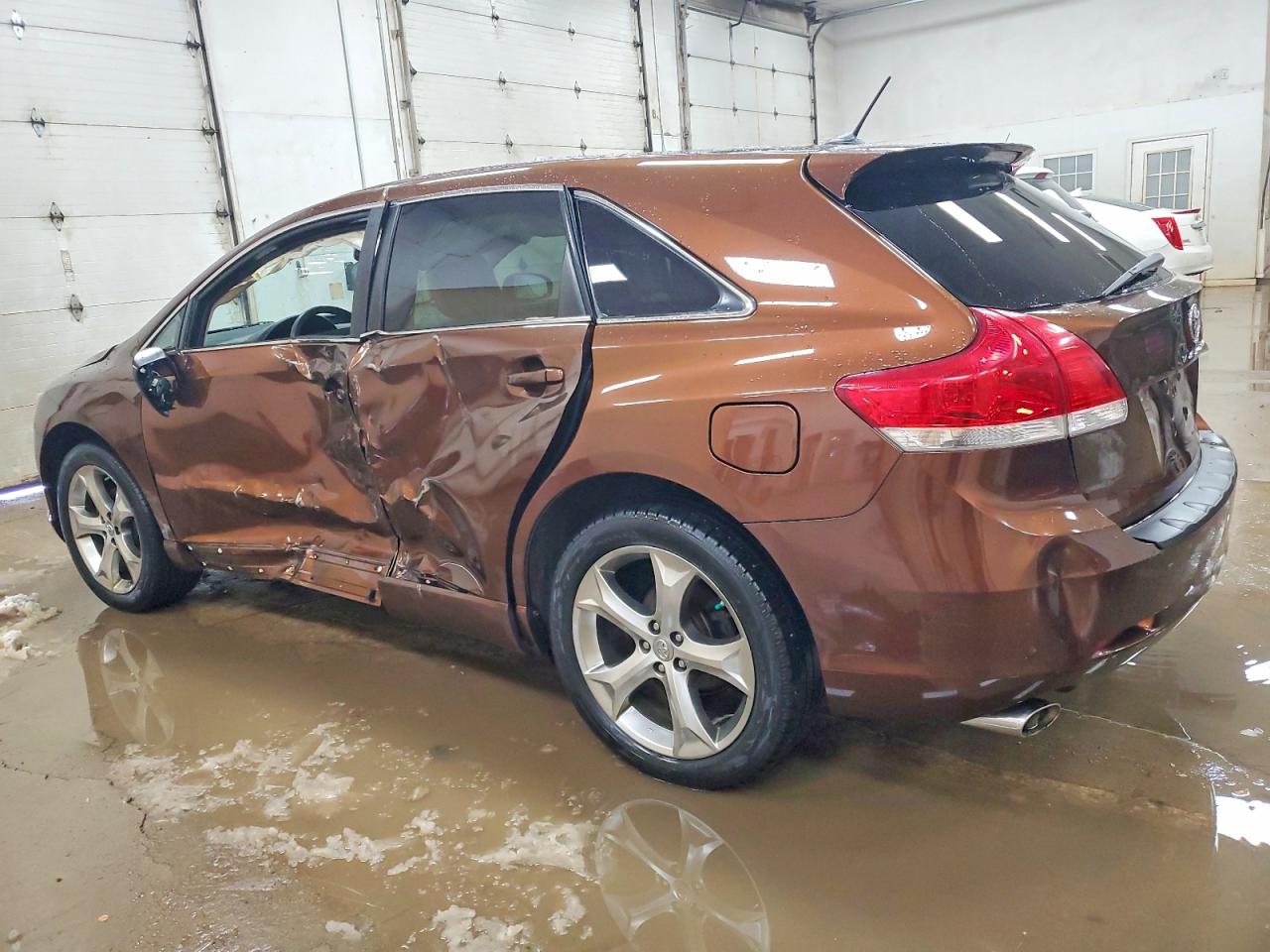 2011 TOYOTA VENZA photo 3