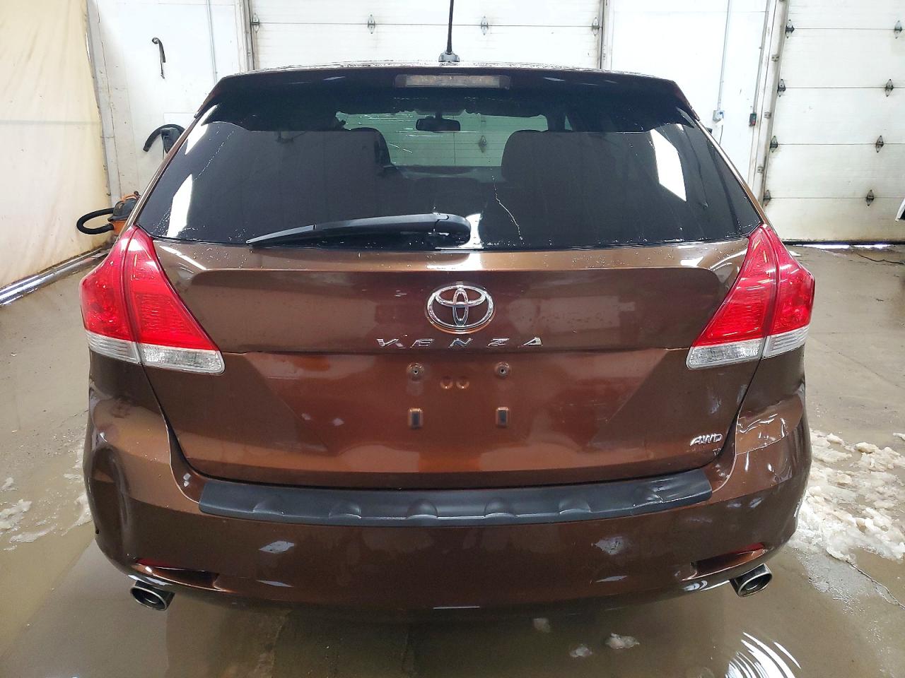 2011 TOYOTA VENZA photo 11