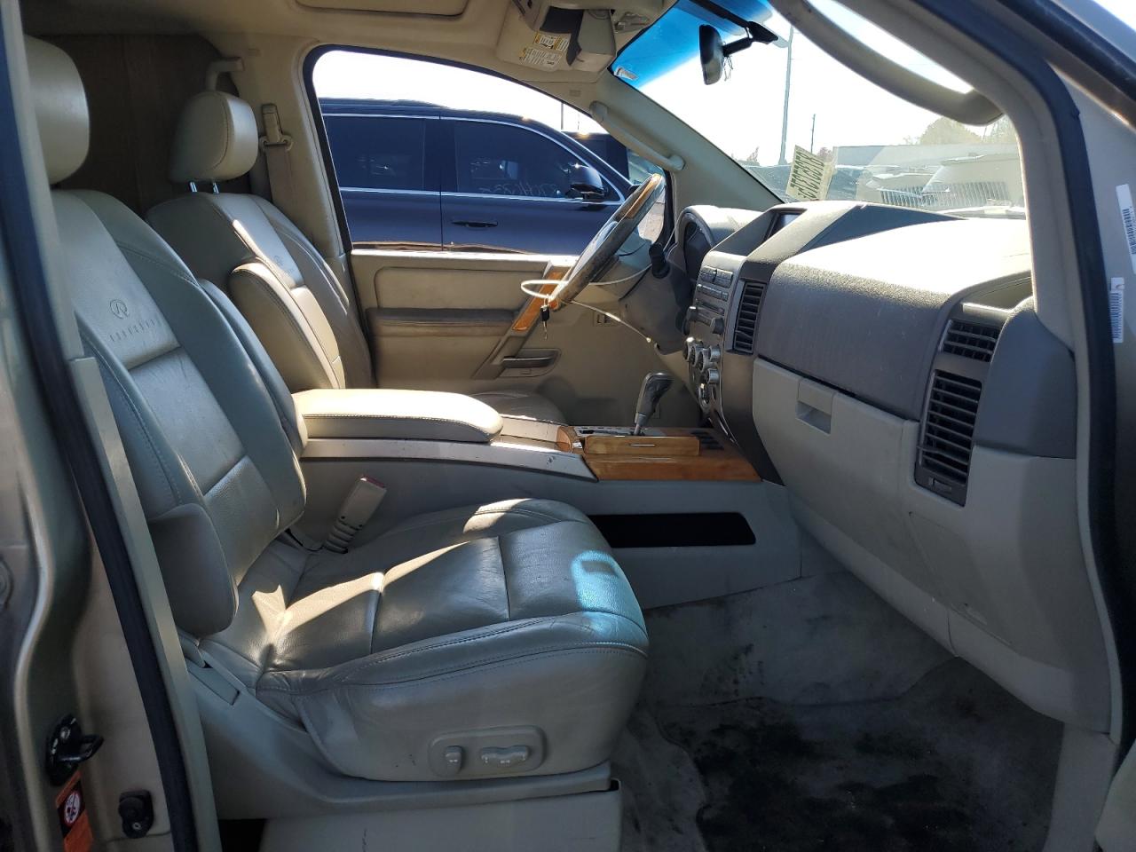 2005 INFINITI QX56 BASE photo 25