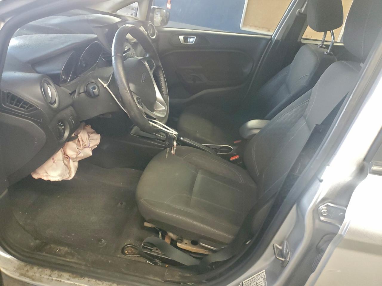 2016 FORD FIESTA SE photo 13