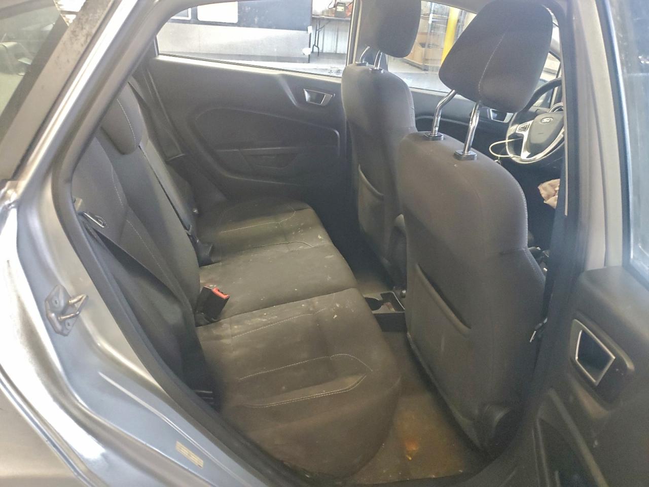2016 FORD FIESTA SE photo 19