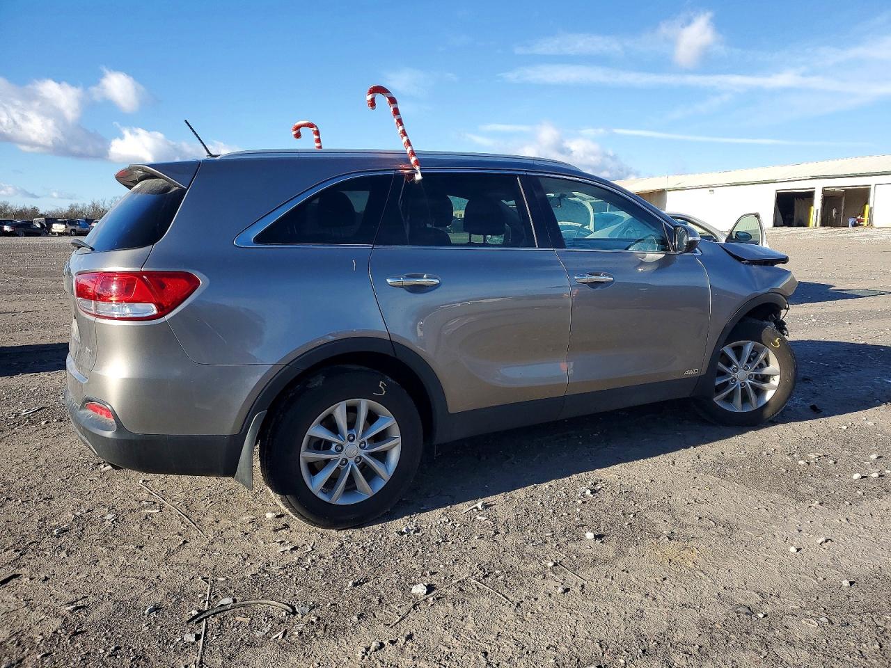 2017 KIA SORENTO LX photo 3