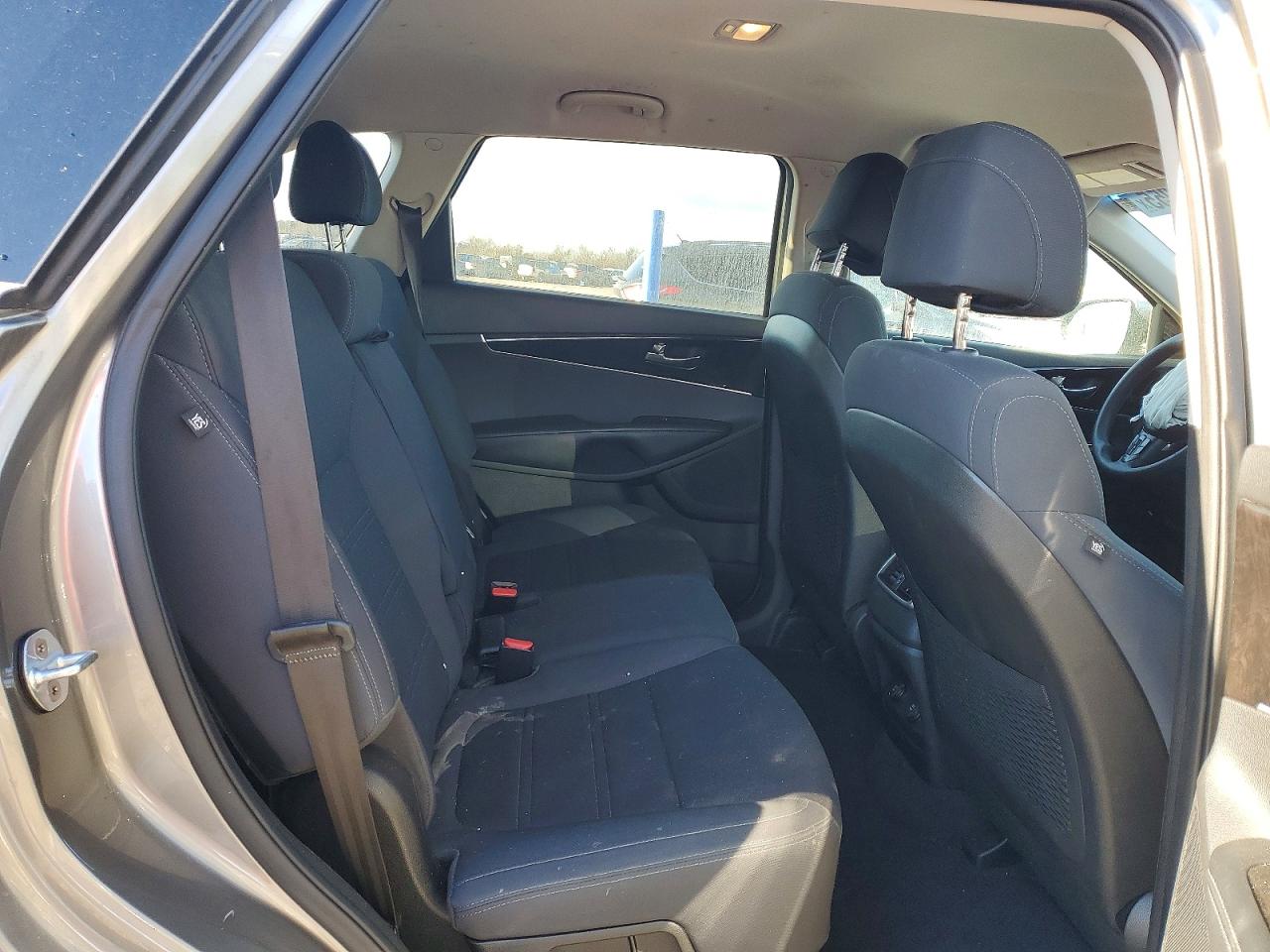 2017 KIA SORENTO LX photo 11