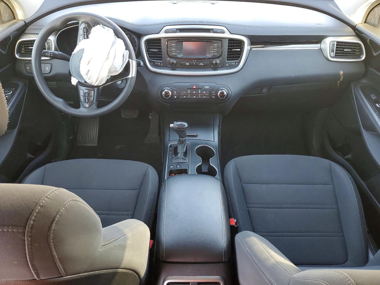 2017 KIA SORENTO LX photo 8