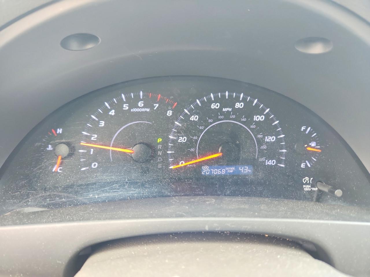 2010 TOYOTA CAMRY LE photo 25