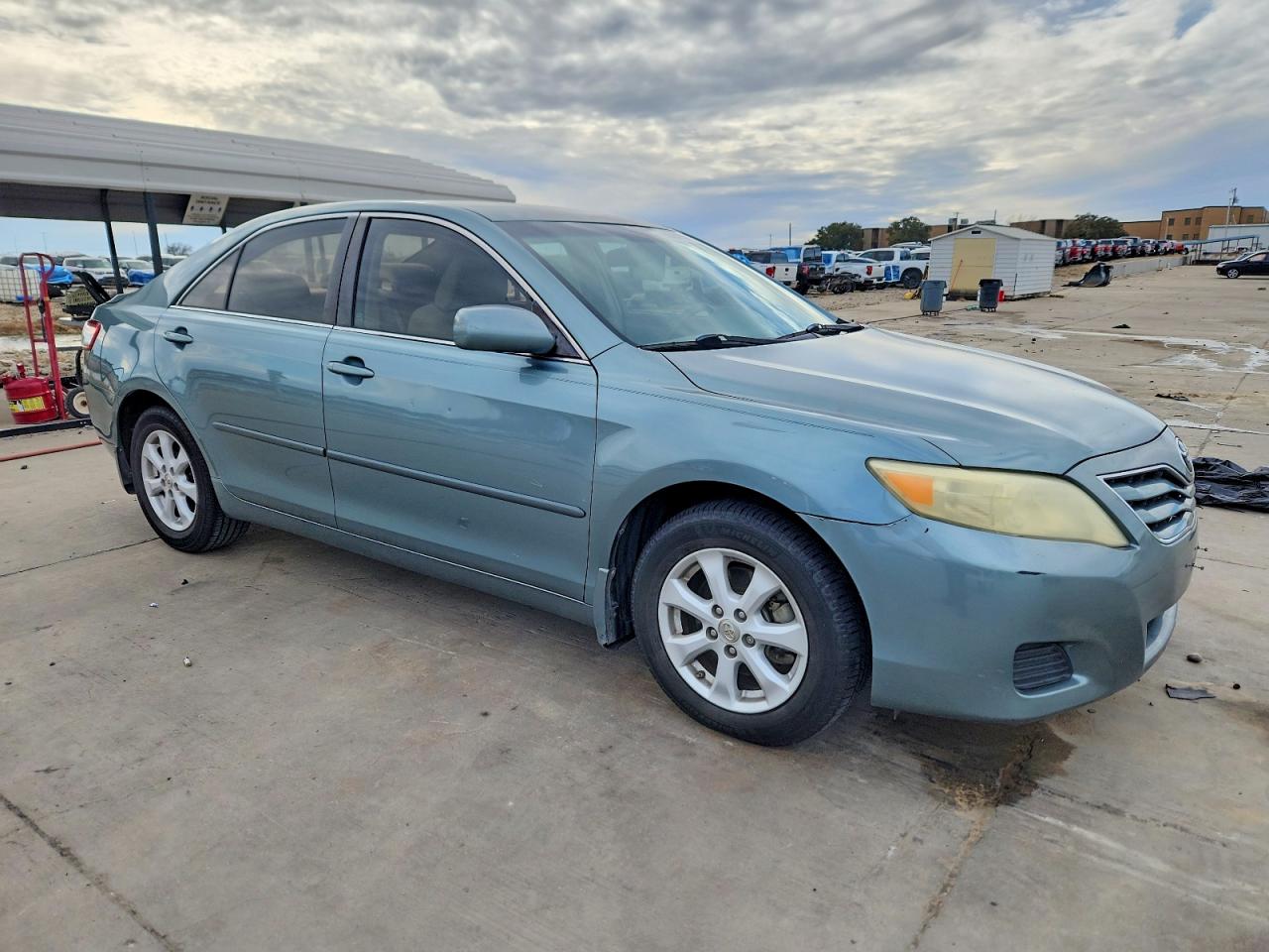 2010 TOYOTA CAMRY LE photo 10