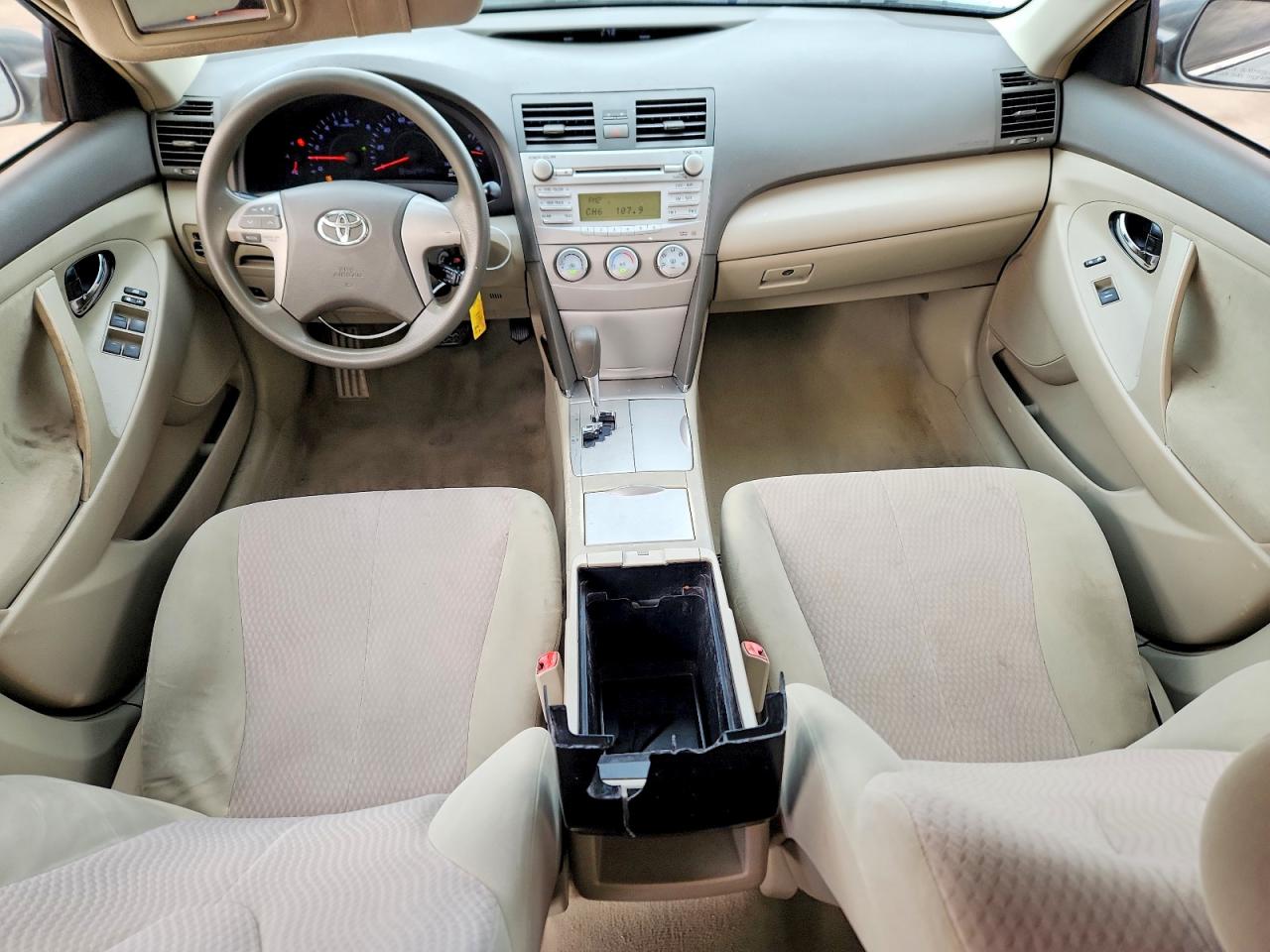 2010 TOYOTA CAMRY LE photo 22