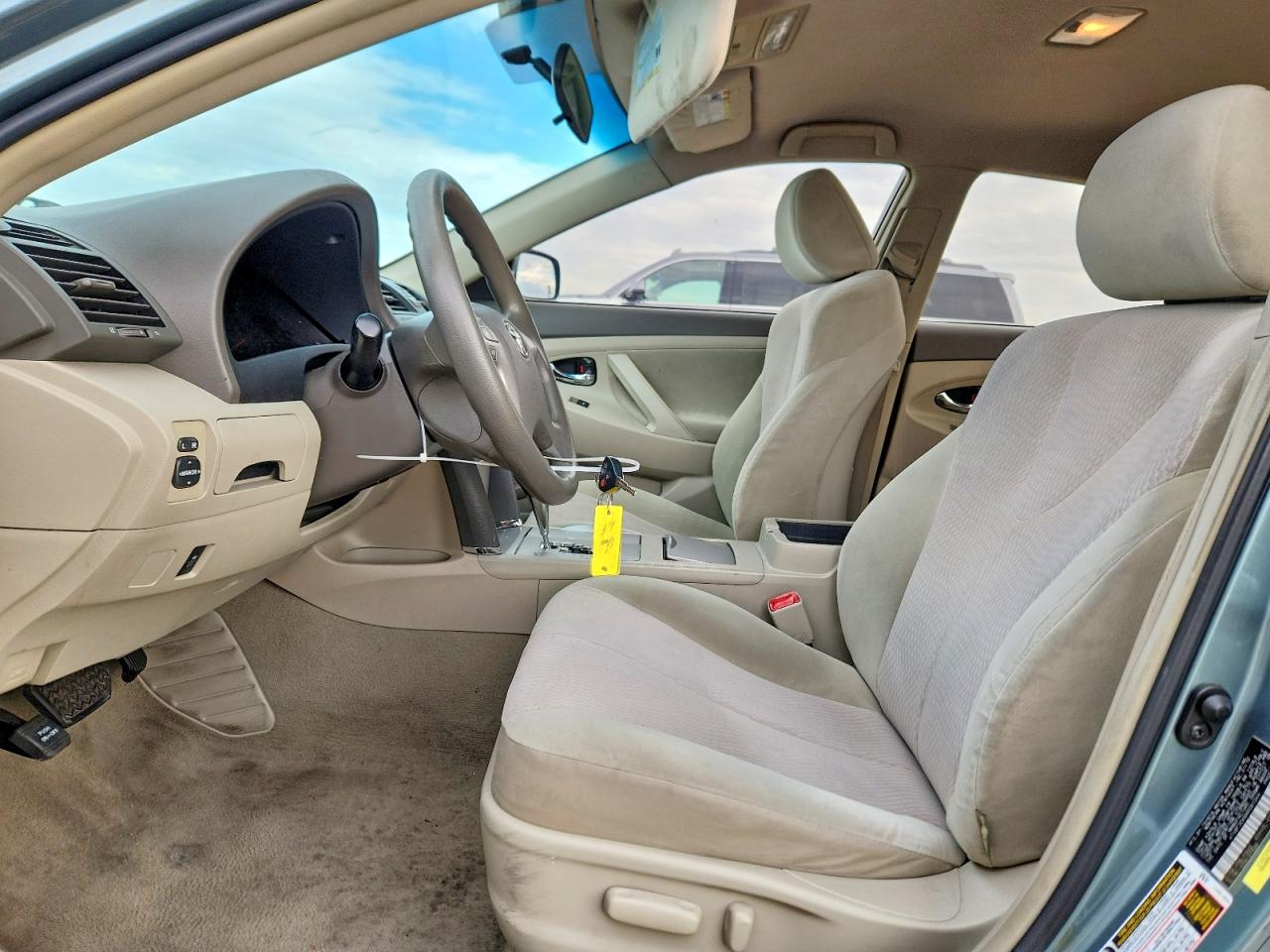 2010 TOYOTA CAMRY LE photo 19