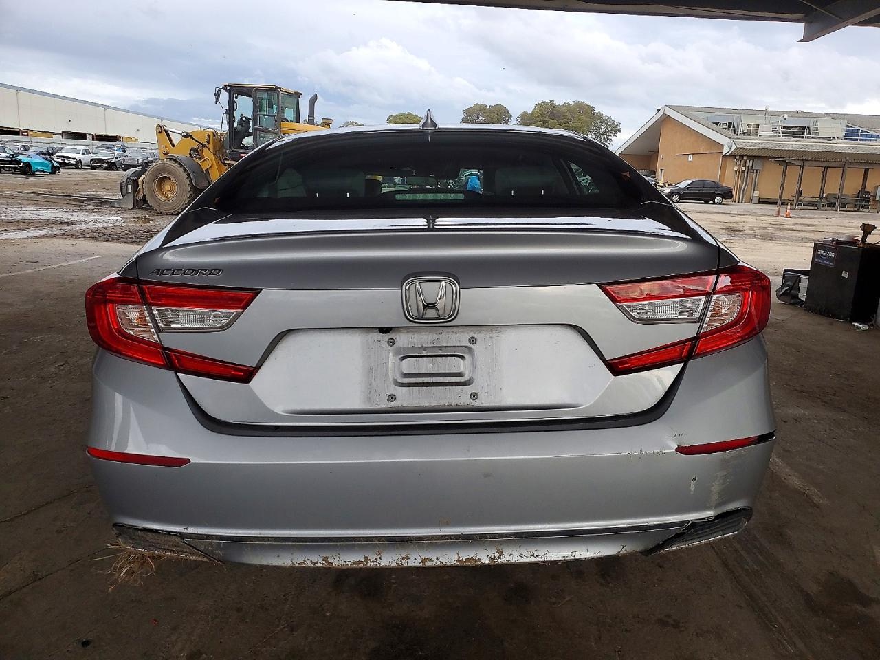 2018 HONDA ACCORD EX photo 6