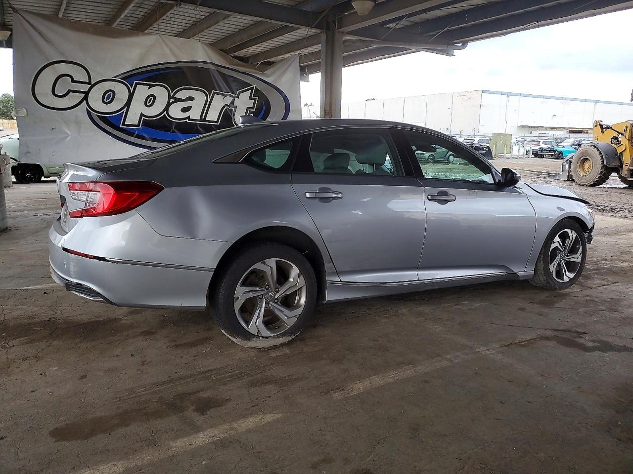 2018 HONDA ACCORD EX photo 3