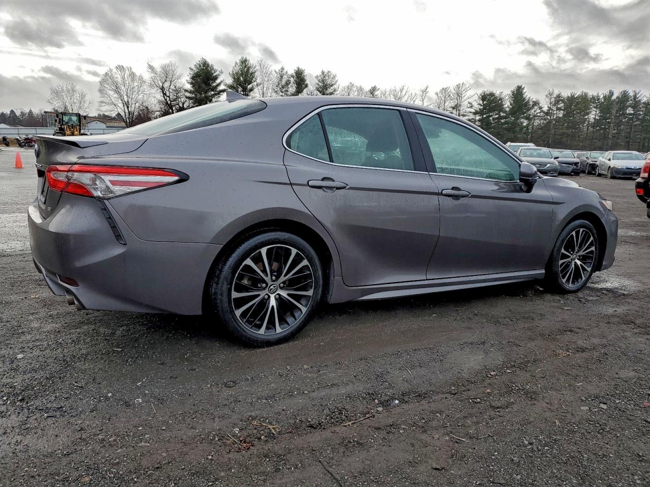 2019 TOYOTA CAMRY L photo 3