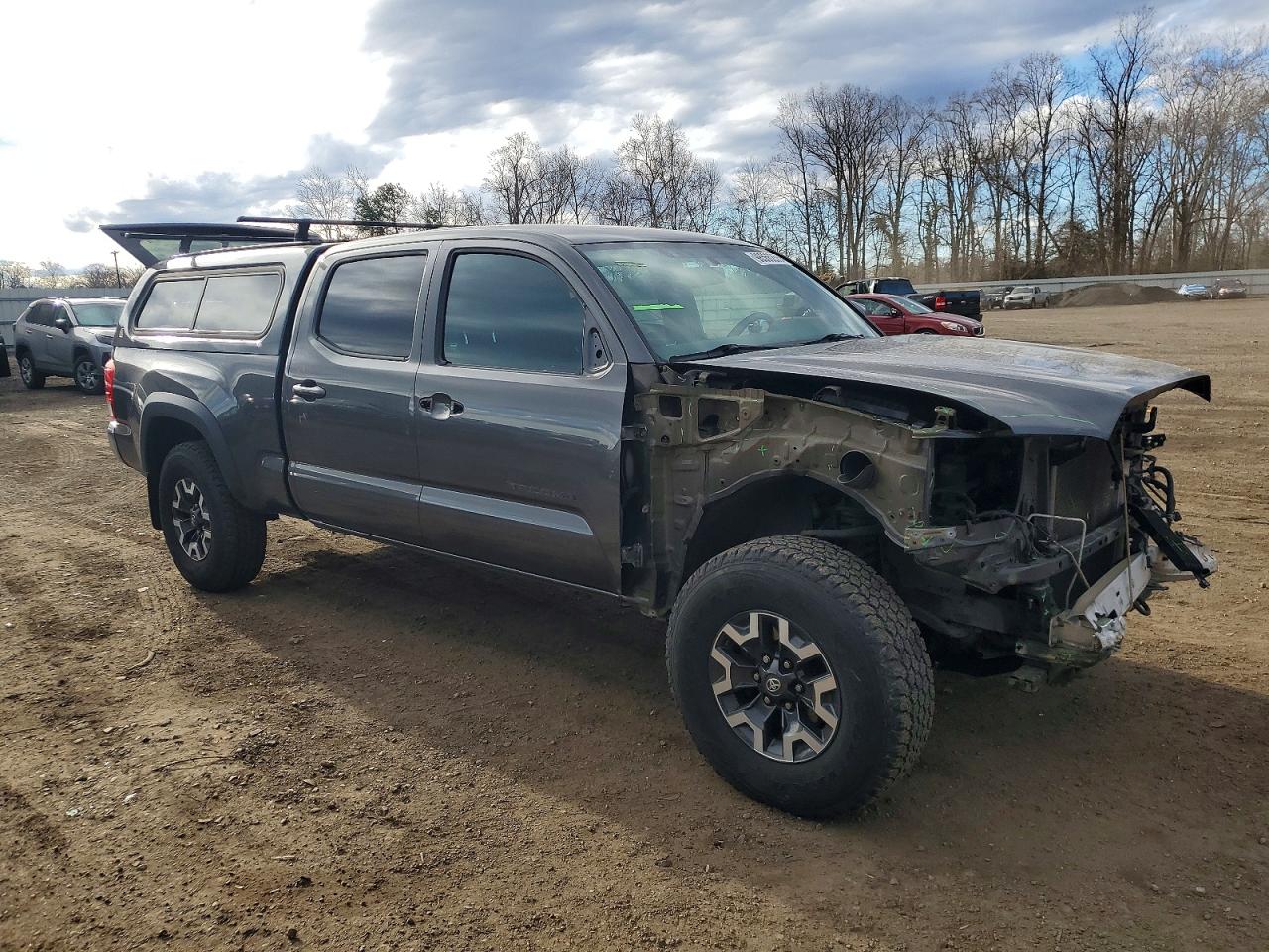 2017 TOYOTA TACOMA photo 4