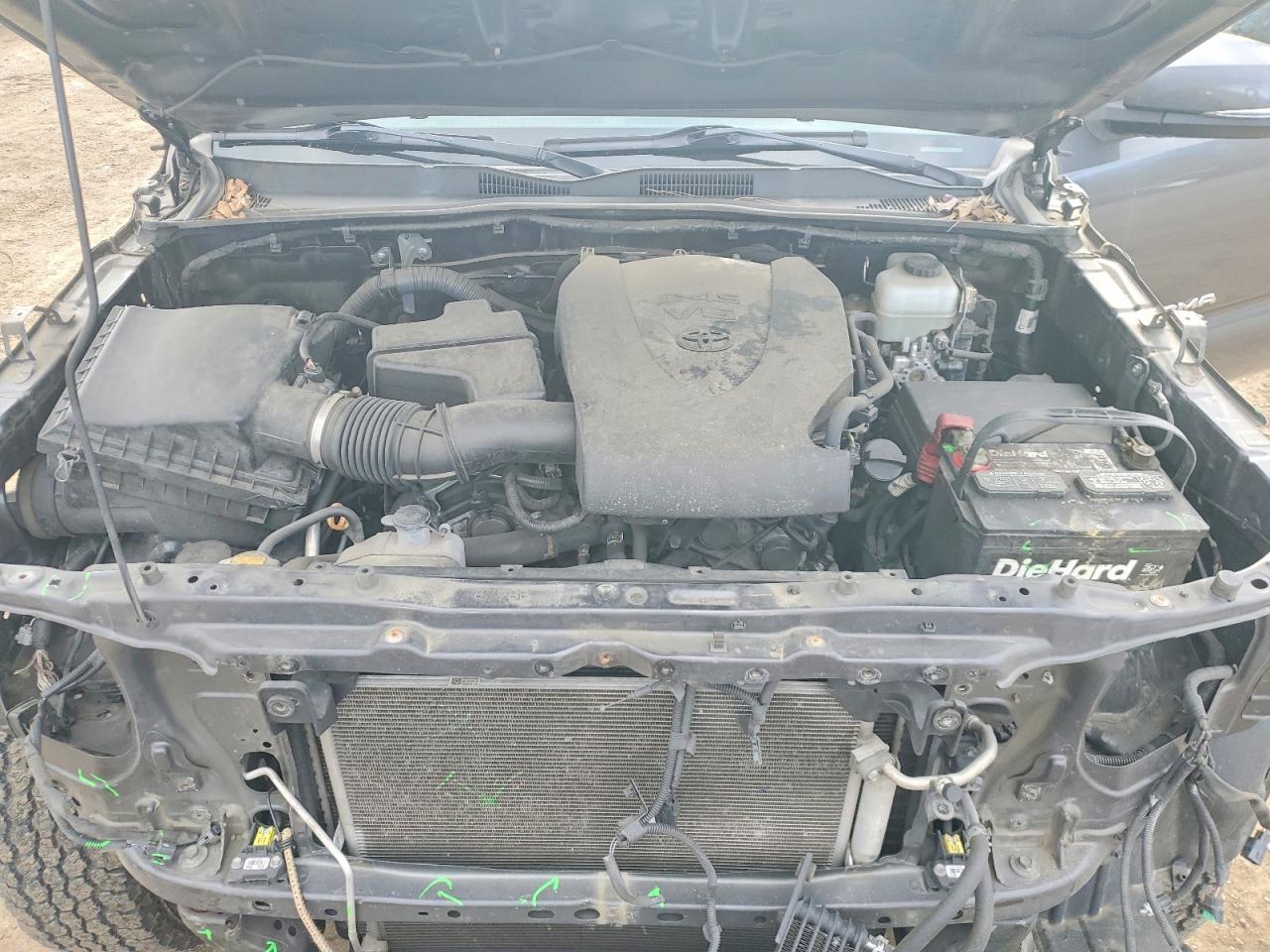 2017 TOYOTA TACOMA photo 11