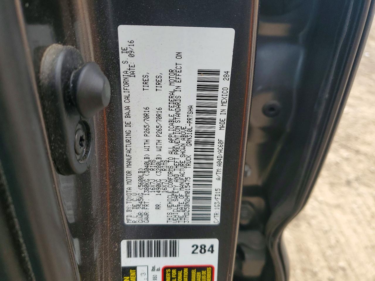 2017 TOYOTA TACOMA photo 13