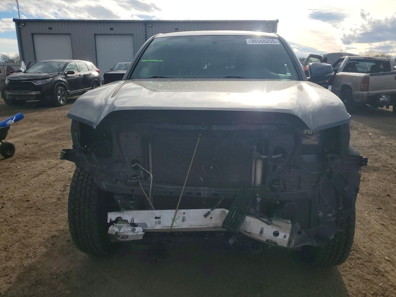 2017 TOYOTA TACOMA photo 5
