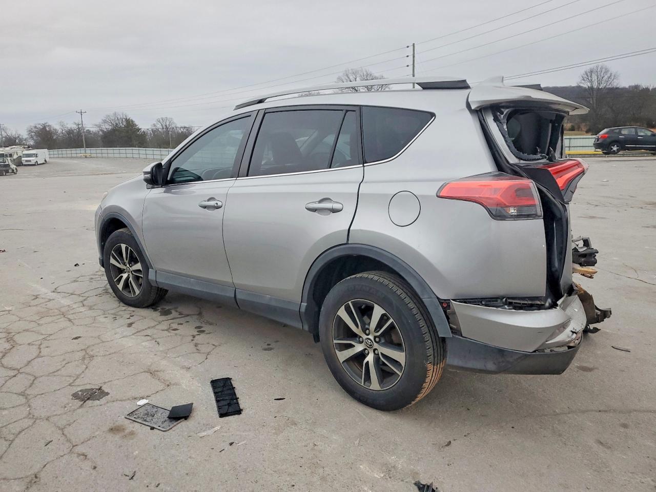 2017 TOYOTA RAV4 XLE photo 3