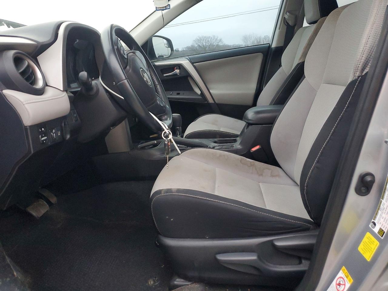 2017 TOYOTA RAV4 XLE photo 13