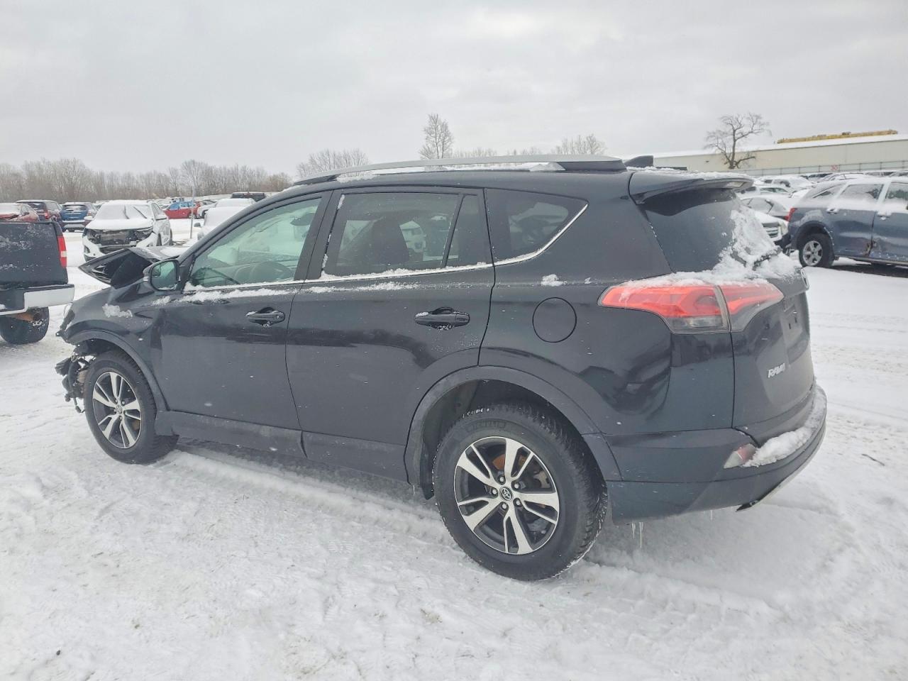 2017 TOYOTA RAV4 XLE photo 2