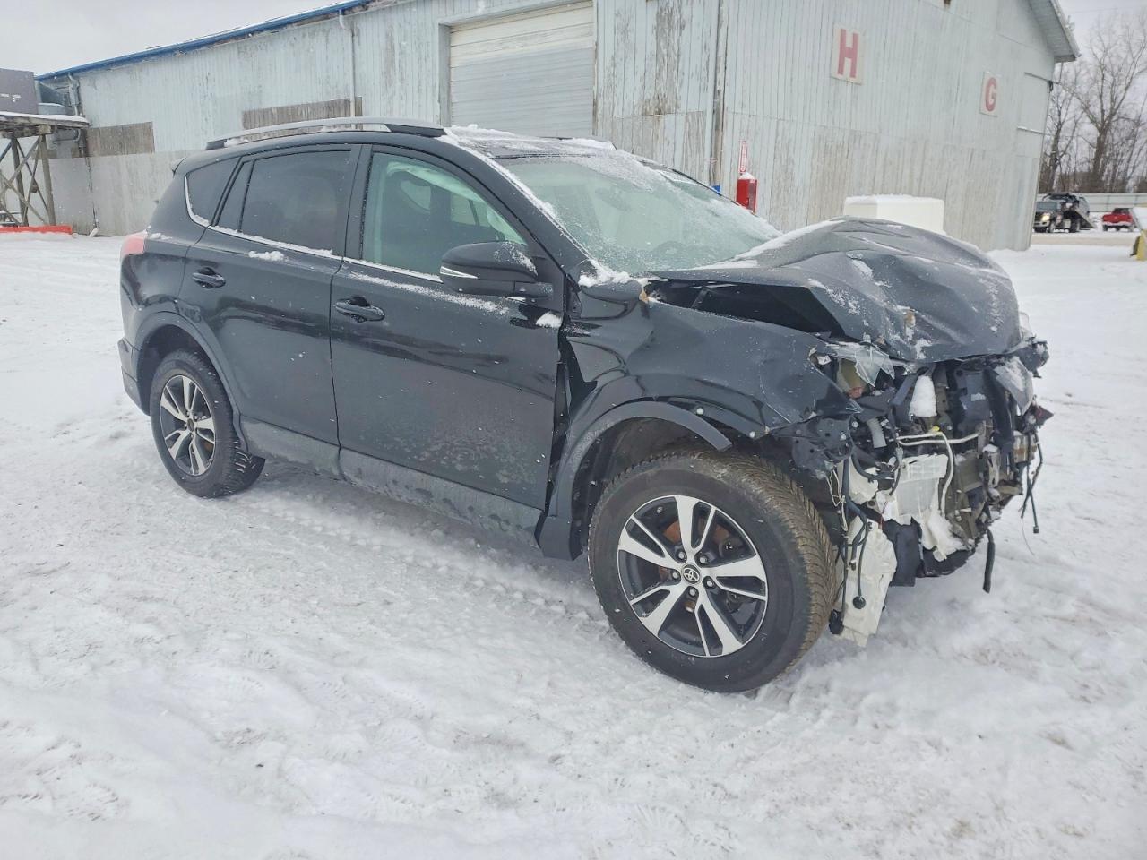 2017 TOYOTA RAV4 XLE photo 4