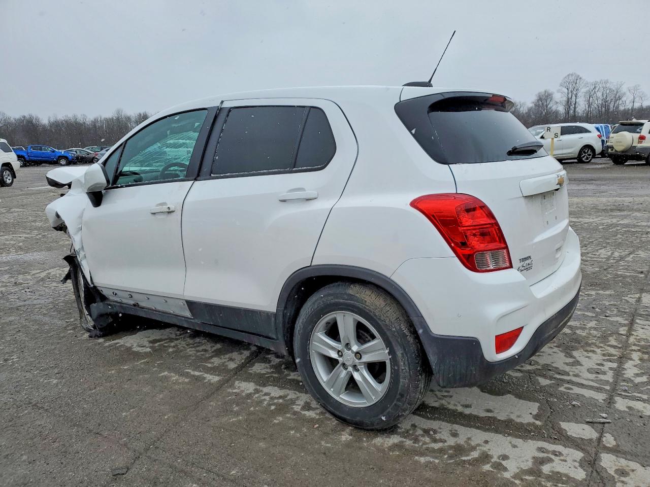 2020 CHEVROLET TRAX LS photo 2