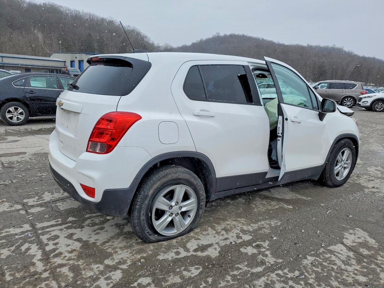 2020 CHEVROLET TRAX LS photo 3