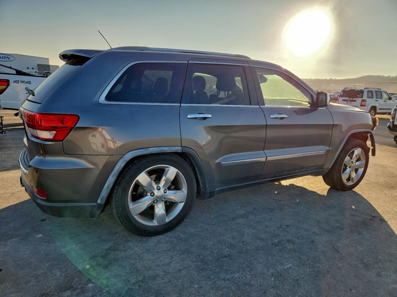 2012 JEEP GRAND CHEROKEE OVERLAND photo 3