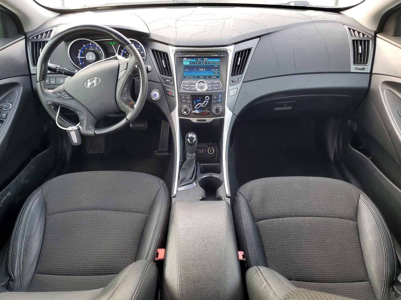 2011 HYUNDAI SONATA SE photo 8