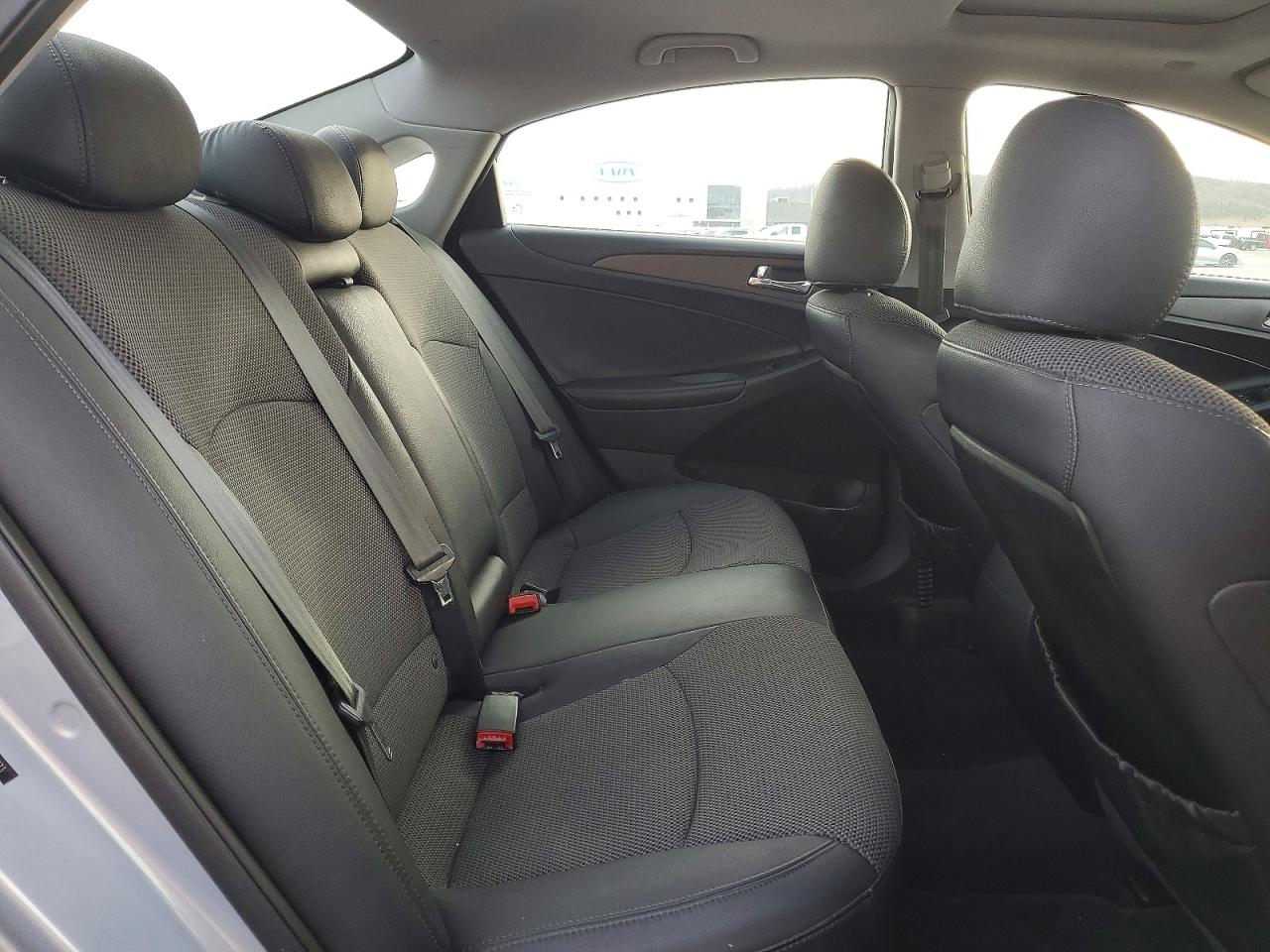 2011 HYUNDAI SONATA SE photo 10