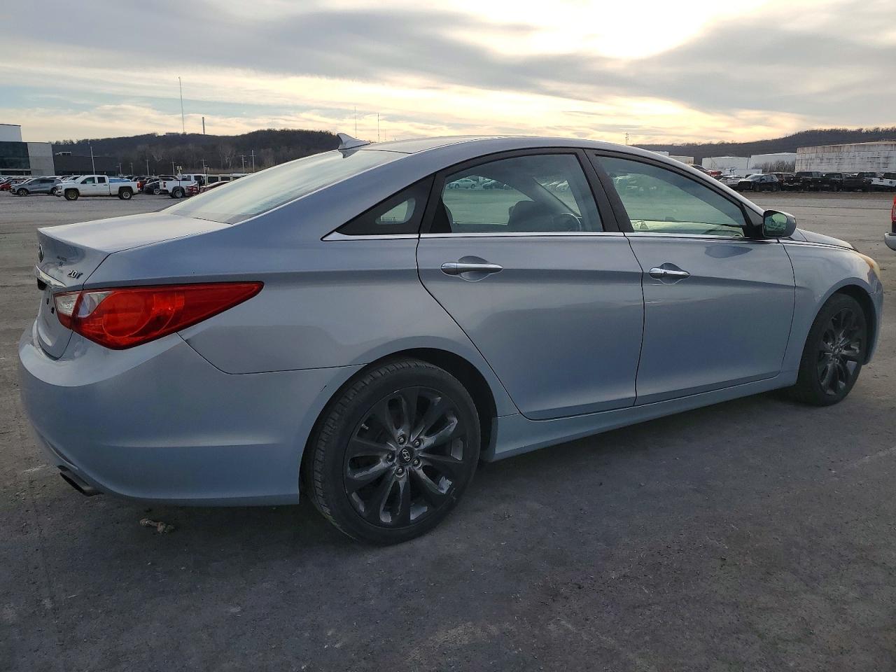 2011 HYUNDAI SONATA SE photo 3