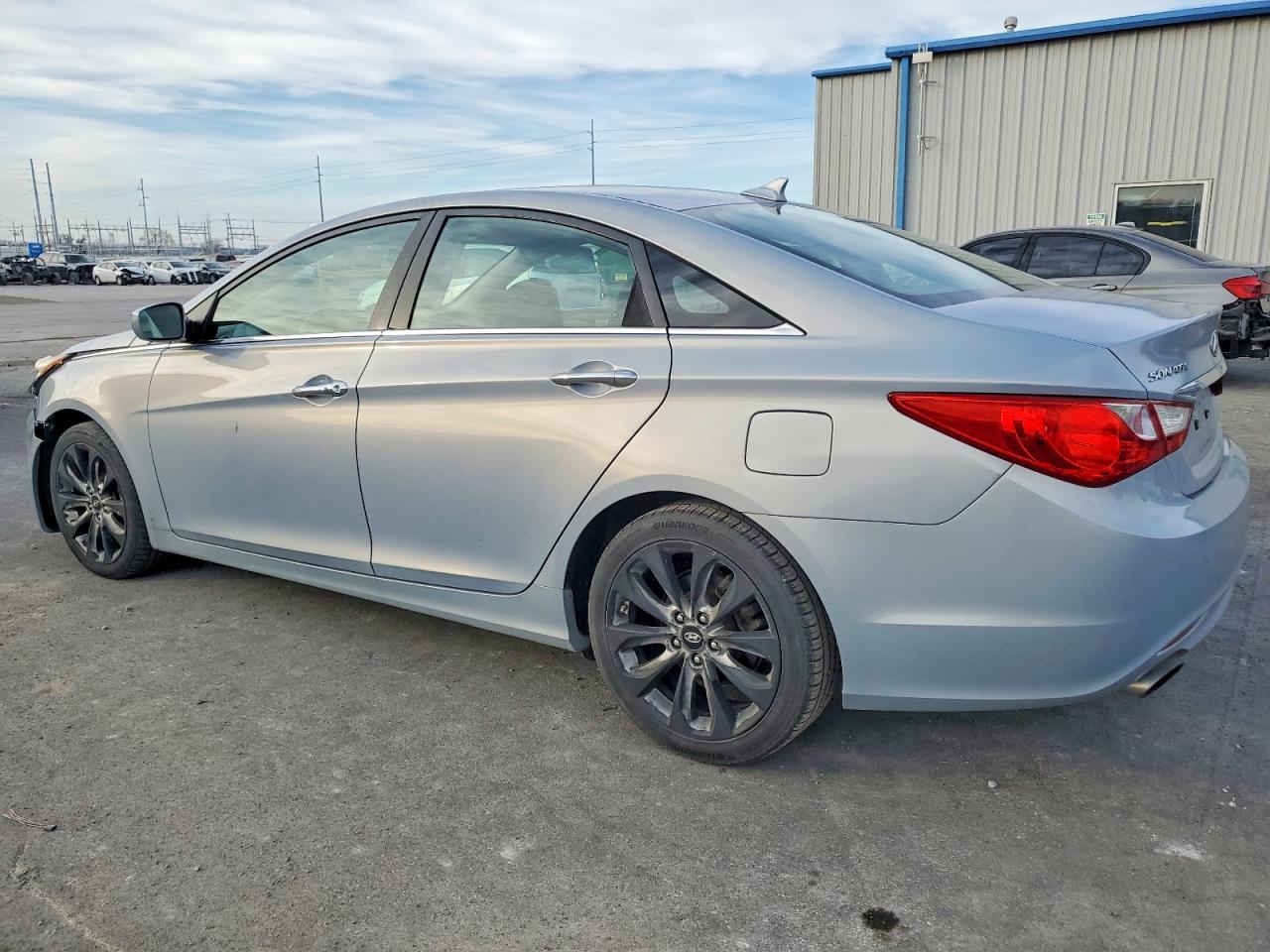 2011 HYUNDAI SONATA SE photo 2