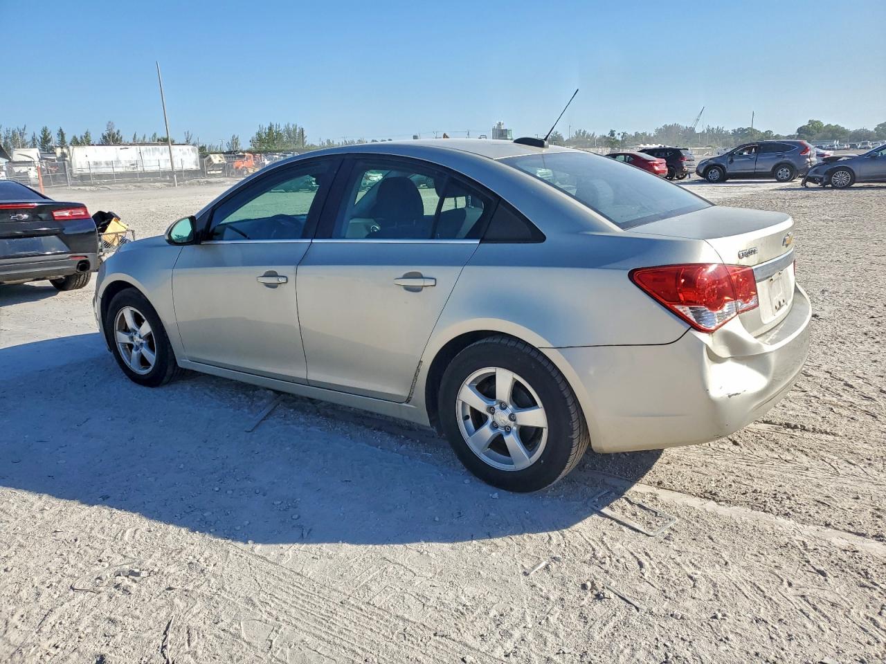 2016 CHEVROLET CRUZE LIMITED LT photo 2